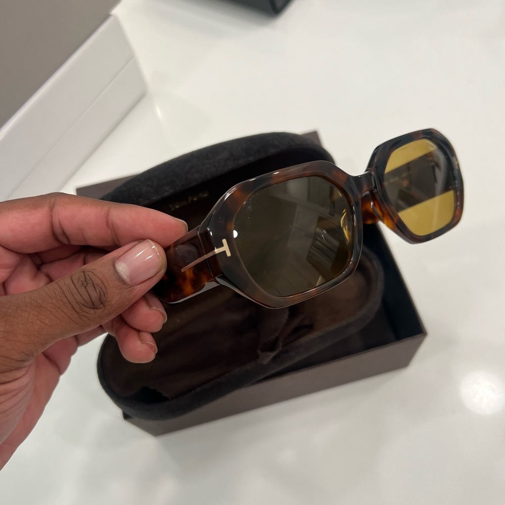 Tortoise Shell Square Sunglasses